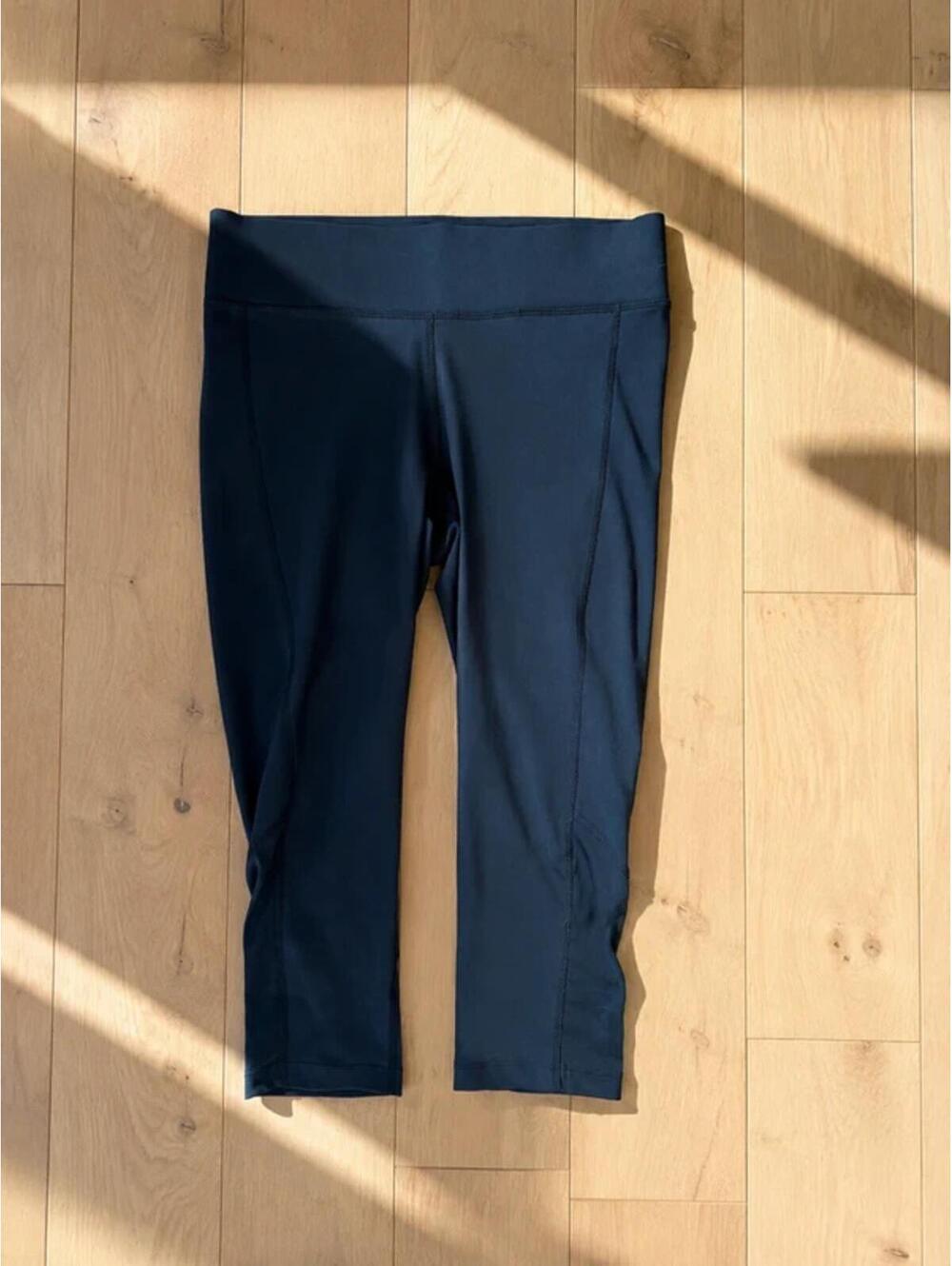 Spalding Navy Blue Cropped Athletic Leggings Capri Pants Small Mesh Panels